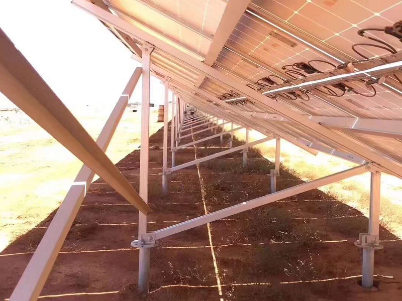 Systemen voor grondmontage op zonne-energie
