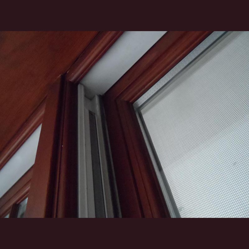 Houten deuren en ramen met dubbel glas
