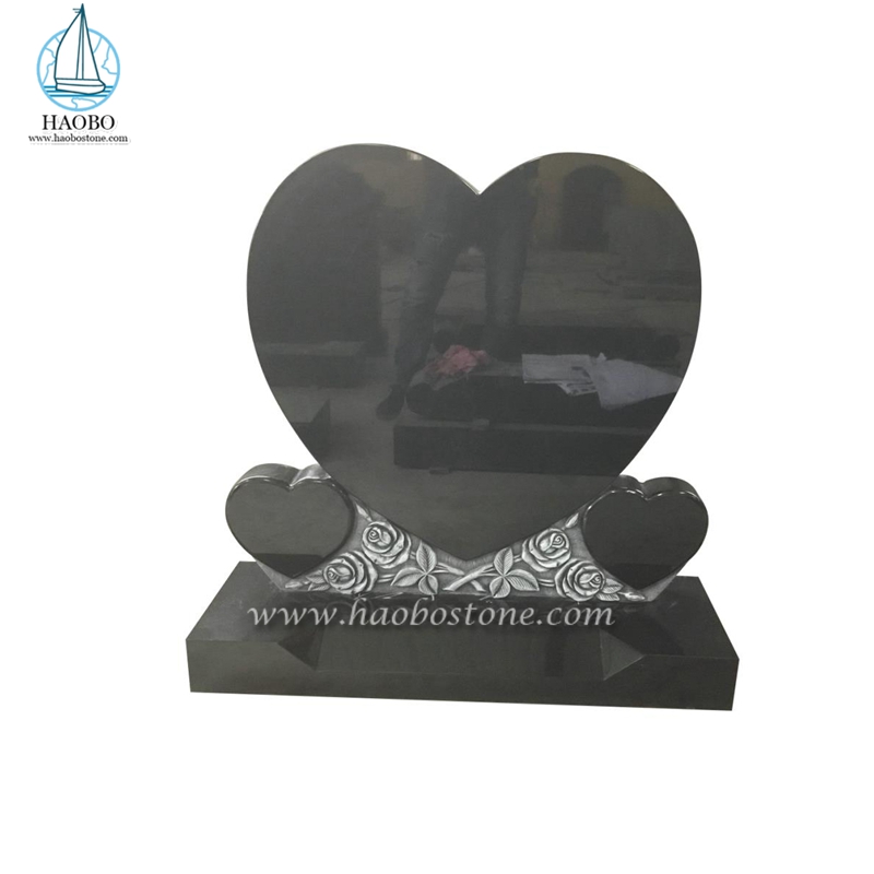 Indisch zwart graniet hartvormig met roos gesneden grafsteen
