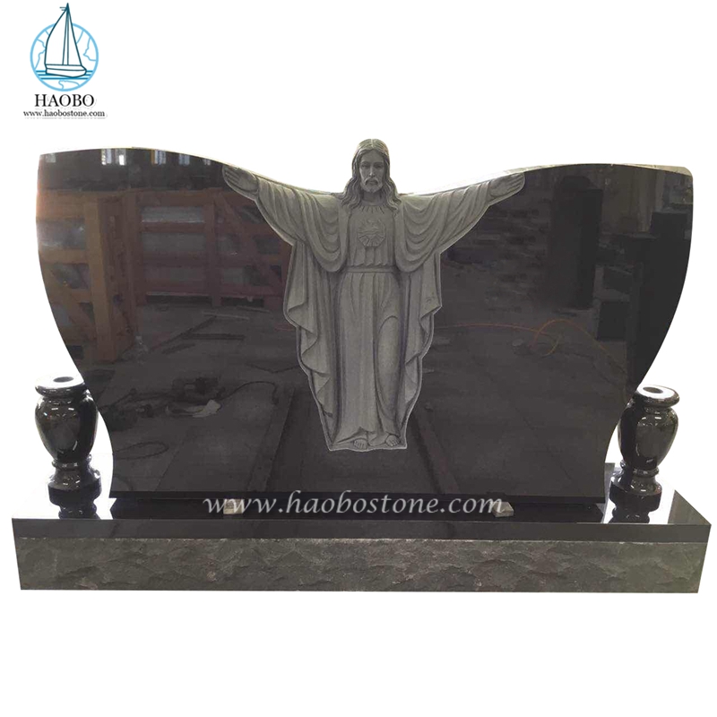 Zwart granieten vlindervormige Jezus gesneden grafsteen
