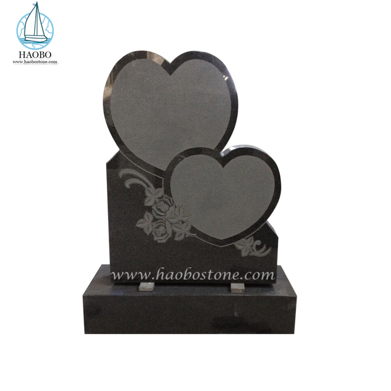 Zwart graniet dubbel hart met bloem gegraveerde staande grafsteen
