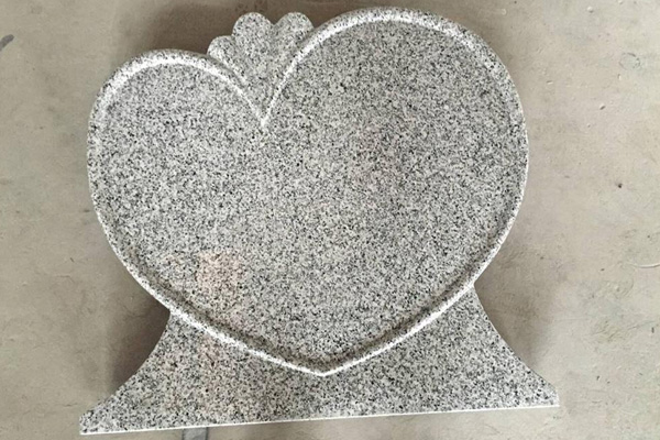 harttype witte granieten grafsteen